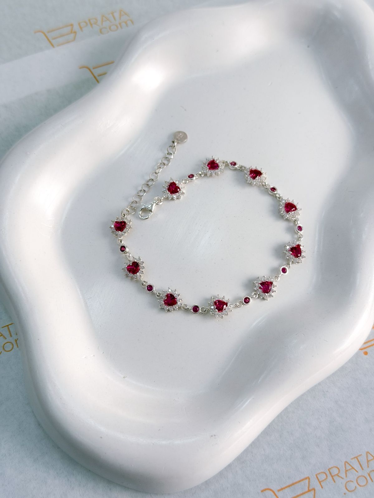 Pulseira cravejada corações