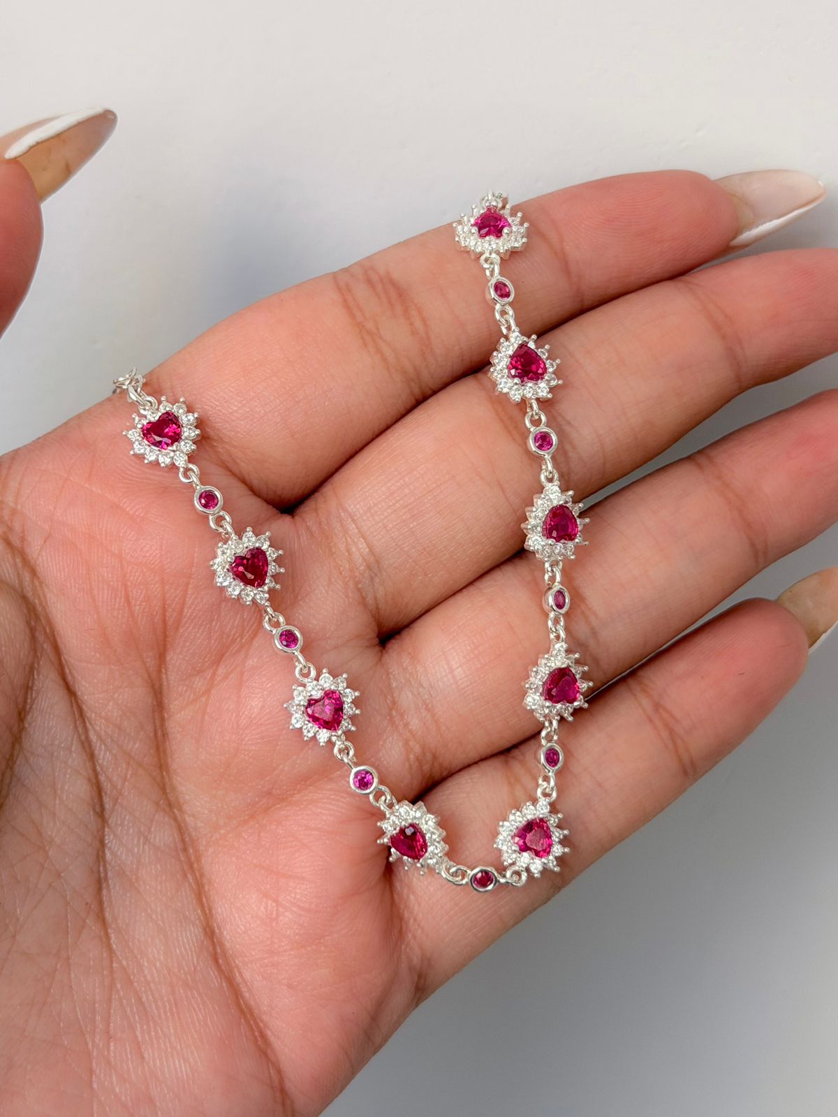 Pulseira cravejada corações